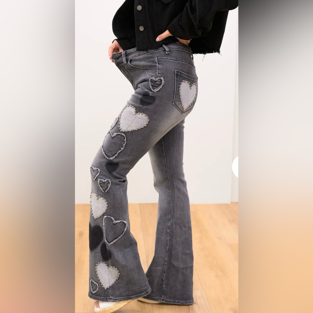 Super cute and Trendy jeans from Alexa Rae Boutique!! Worn once size small!!